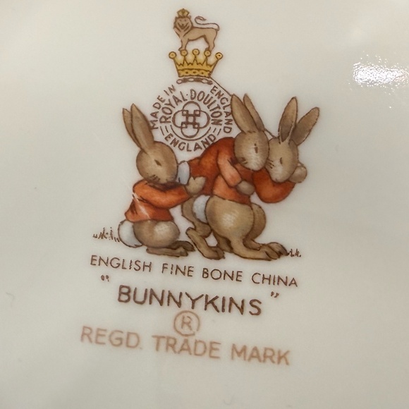 ROYAL DOULTON “Bunnykins" English Fine Bone China 5 Piece Set - Picture 4 of 16